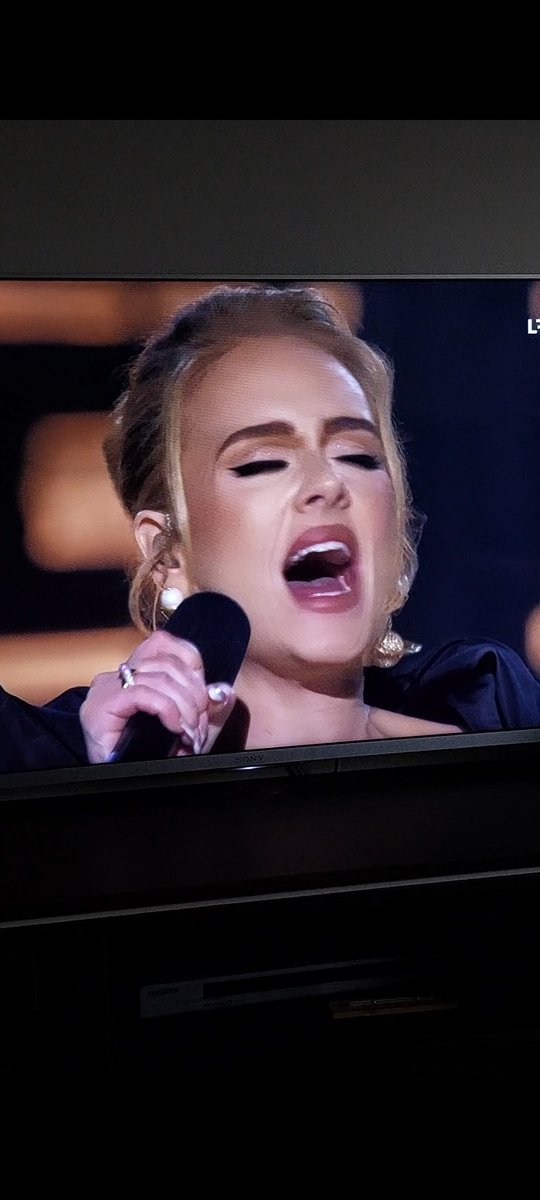 AusraKB's tweet photo. "Here's to real music. Here's to live music. Here's to real artistry" I can watch it forever 💫#Adele #lrt #AdeleOneNightOnly https://t.co/8fsSLwFf3I