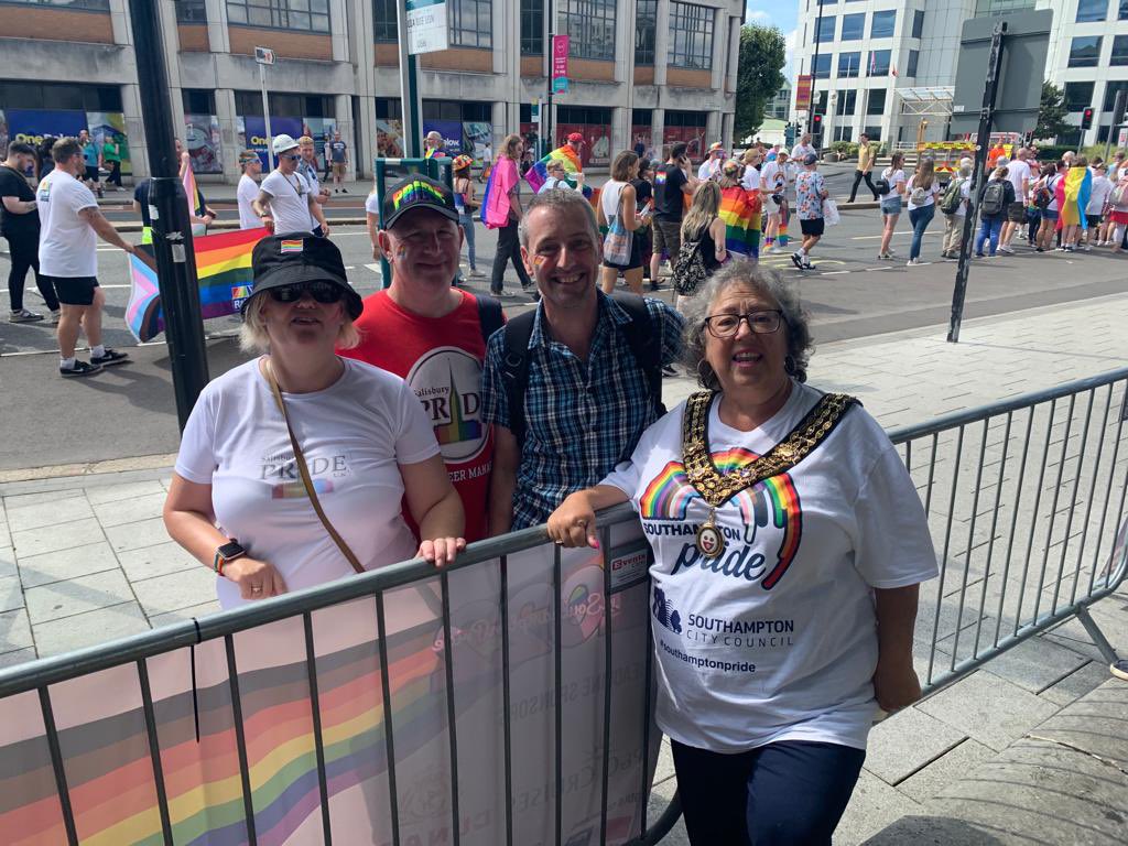 TheSotonMayor's tweet photo. Caught up with the Mayor of Salisbury today at Pride. @1tomcorbin Great day the sun shonr lots of people enjoying the event. @Soton_Pride #800thMayor https://t.co/r7nuhQ5xIn