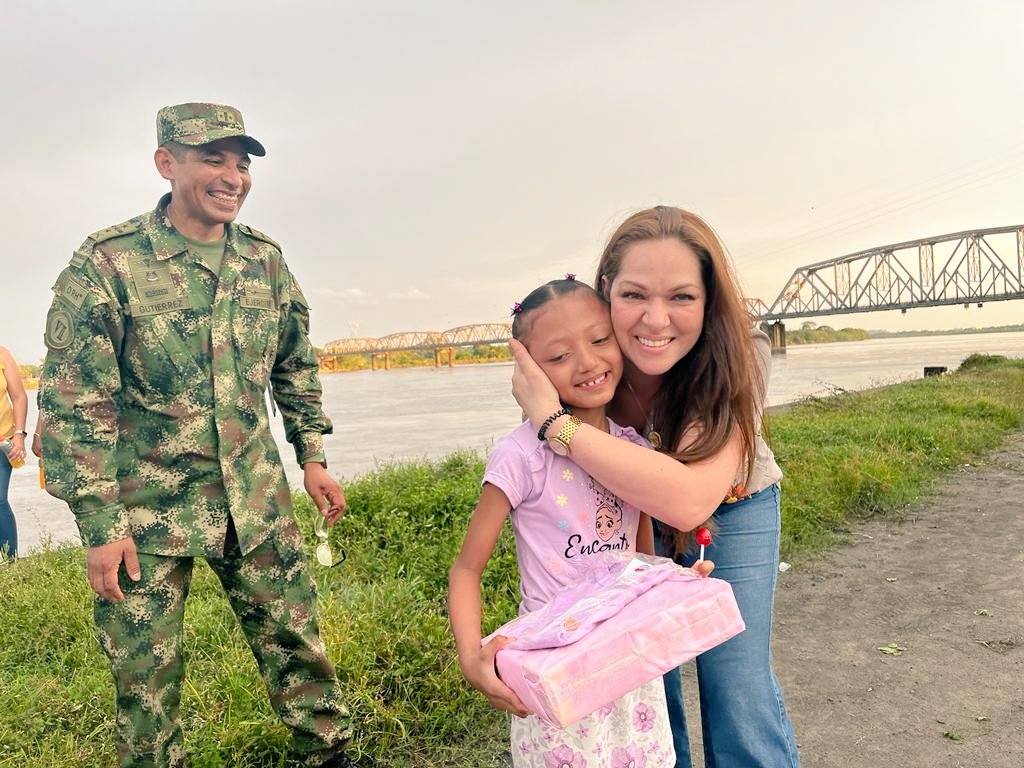 ejercito_COPER's tweet photo. Seguimos compartiendo con las familias del @COL_EJERCITO, el turno ahora es para los Centros de Familia de la #BR14, #BR01, #BR07 y #BR10, son ellos nuestros protagonistas hoy en las XII Olimpiadas deportivas, recreativas y culturales.
#AmaATuFamilia #CoperLeSirve https://t.co/Om4hSG8qJa