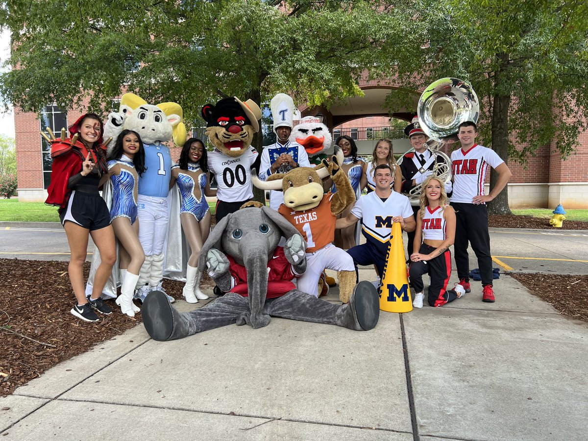 tsuaristocrats's tweet photo. TSU's own Sophisticated Ladies and drum major are a part of the new @ESPNCFB campaign "The Greatest Story Ever Played."
Check out our behind-the-scenes shots🎥
Thanks to ESPN College Football for the experience! 

#AOBNation #TennesseeStateUniversity #AristocratofBands https://t.co/x4cXc0epqJ