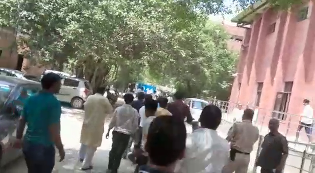 तर्क वितर्क tweet media