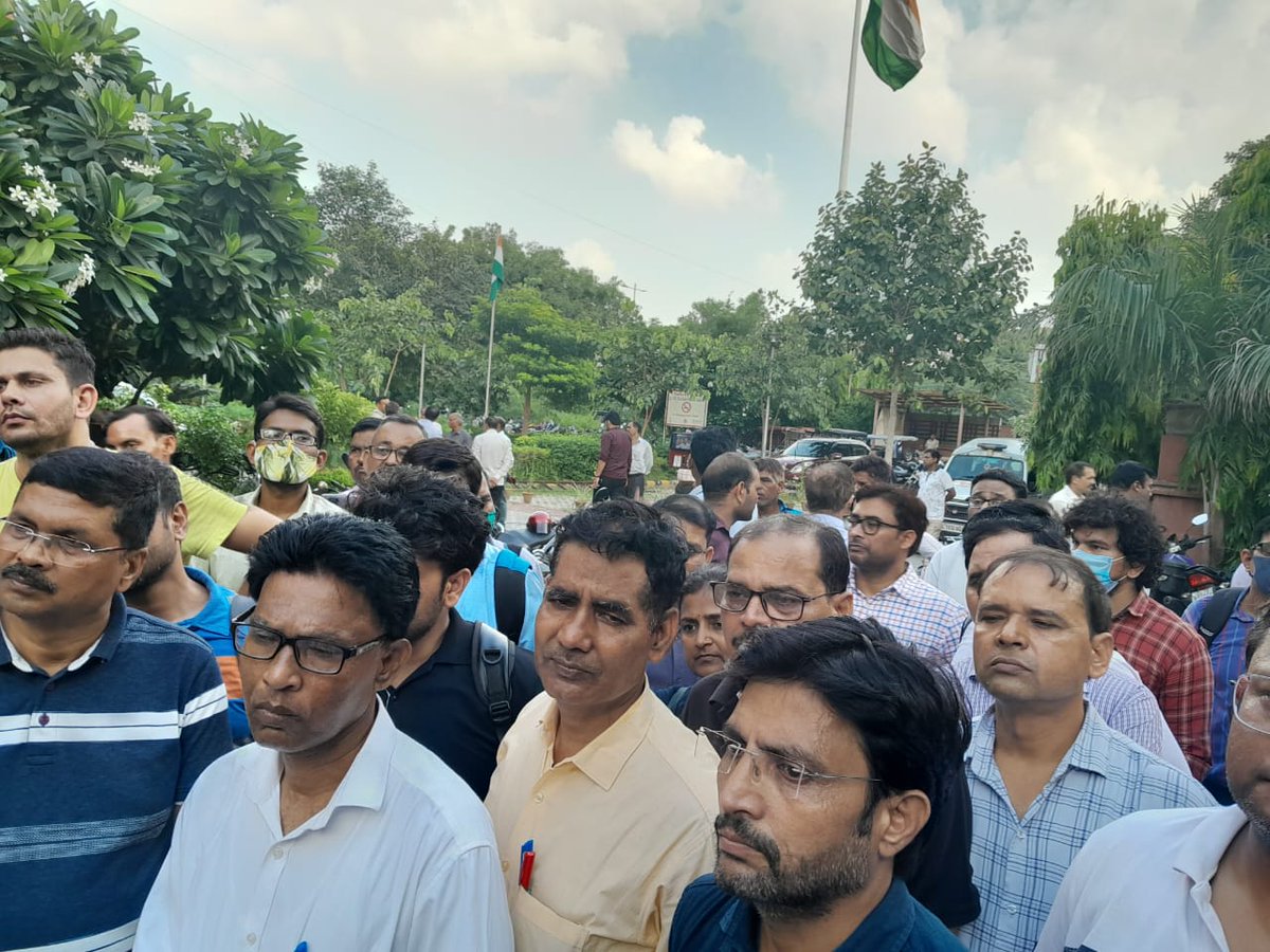 तर्क वितर्क tweet media
