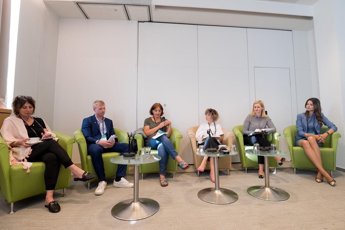 tiranaeyc's tweet photo. Today at #YBSF2022 🇸🇮 organized under the title "Democracy fit for the new age" @IrenaTopalli (@NYC_Albania) moderated the session on challenges and common solutions 🤝

The active participation of young people in democratic life is key 🙋‍♀️🙋‍♂️

📸 credits @BledStratForum https://t.co/tLHZRTBgRh