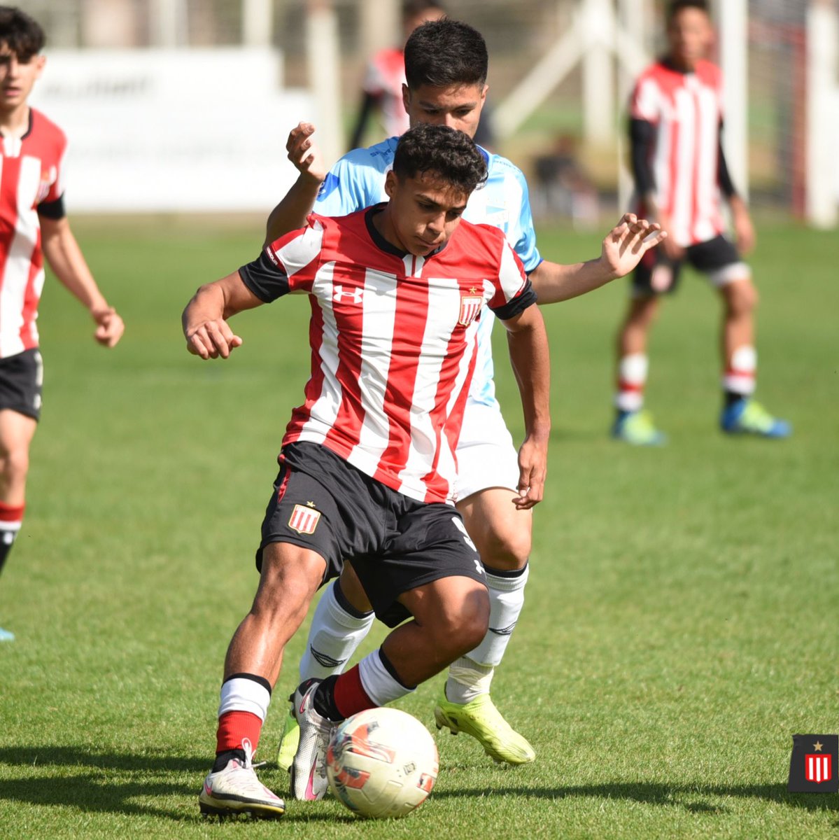 EdelpFutbol's tweet photo. ⏱️ Se reanudó el juego en City Bell

⚽ Sexta División: #EDLP 1 - #AtleticoTucuman 1 https://t.co/pp3cwyx2gX