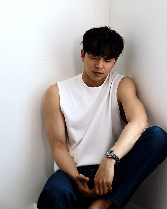 gyoopics's tweet photo. gong yoo is so effortlessly pretty https://t.co/Wx6wZ55nHM