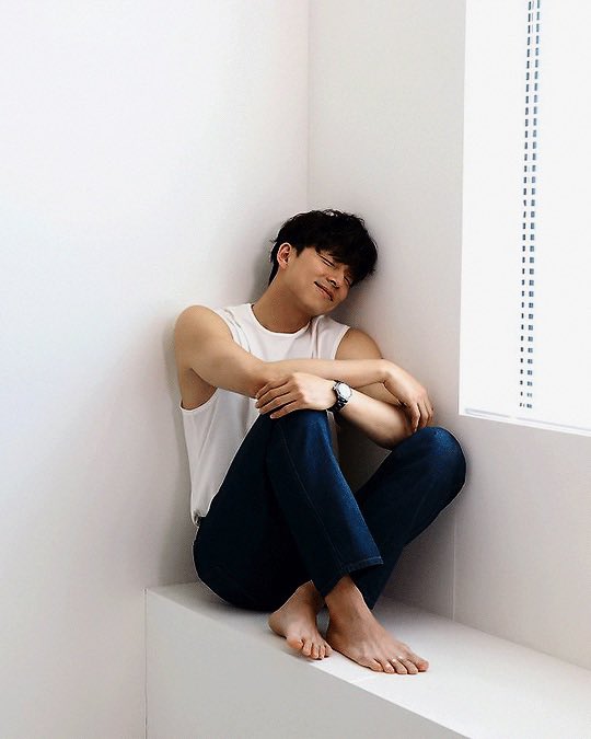 gong yoo is so effortlessly pretty