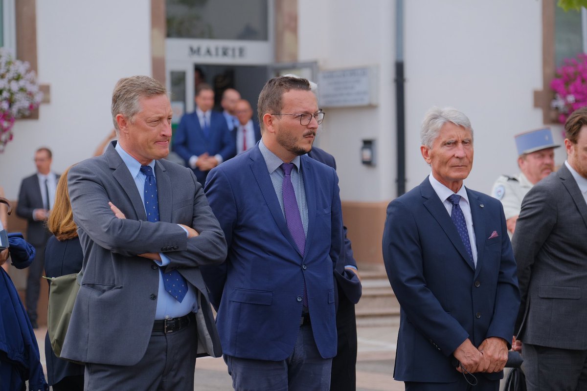 🔵🔴[MEMOIRE/GEDÄCHTNIS] « Malgré-Nous » : cérémonie ce samedi à Richwiller, aux côtés de notre ministre alsacien <a href="/becht_olivier/">Olivier Becht</a> et plusieurs de mes collègues conseillers d’#Alsace. Hommage aux Alsaciennes et Alsaciens incorporés de force dans l’armée nazie il y a 80 ans.