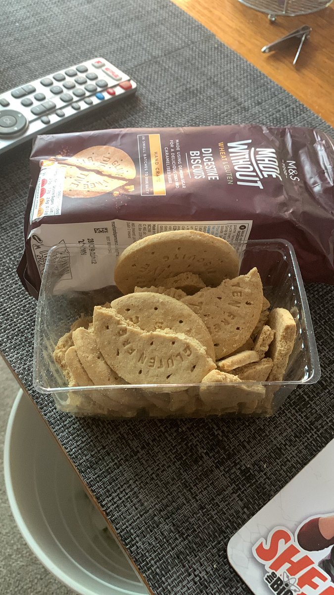 Carenat's tweet photo. @marksandspencer wow! 1 whole biscuit in a fresh pack. Hand crafted in small batches to ensure quality. Then delivery to the store happens. https://t.co/NnMOT1VE6j
