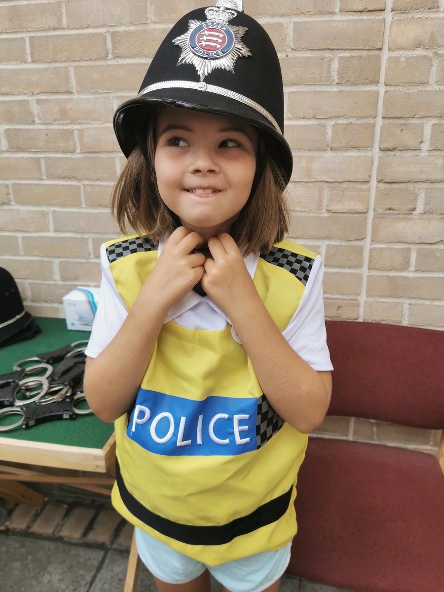 lauraiva79's tweet photo. @EPColchester I hope you do this every year.  You made my daughters day when she arrived dressed in her uniform. Everyone we spoke to was just so friendly. https://t.co/inl3MgdSU9