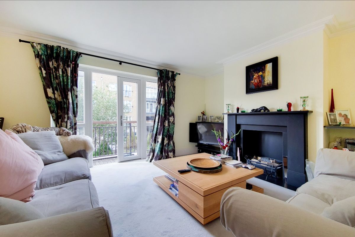 ChartwellUK1's tweet photo. Rarely Available House in Putney Wharf - https://t.co/lidNkS3rqn https://t.co/wK4ggrxUU3