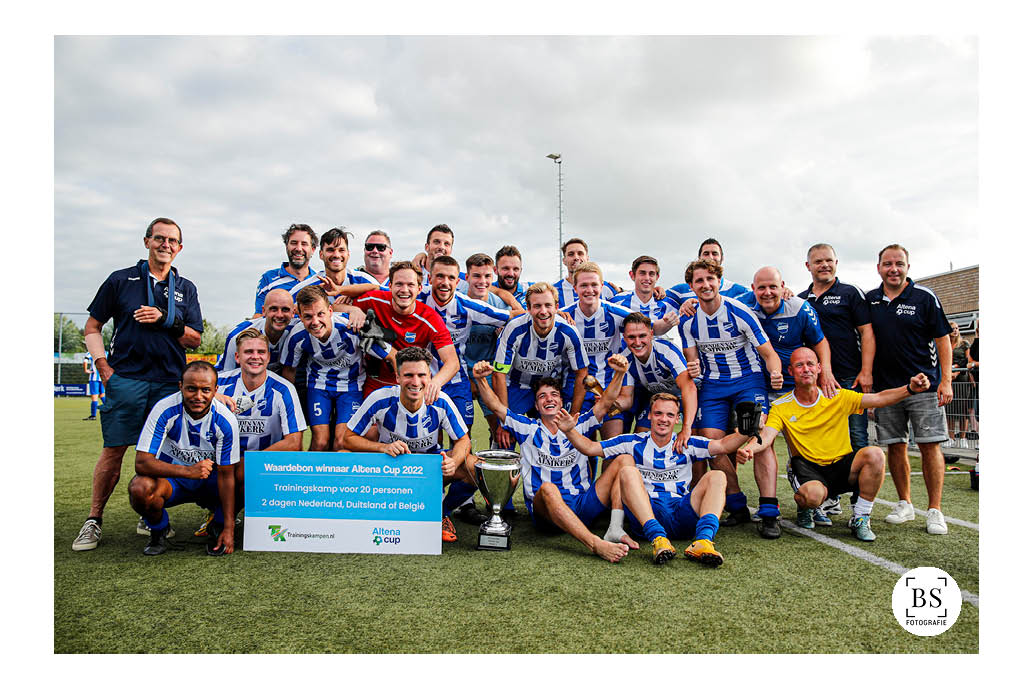 <a href="/VVAlmkerk/">VV Almkerk</a>  winnaar derde Altena Cup! Gefeliciteerd mannen💪 | <a href="/RVoetbal/">Regio-Voetbal</a> 

📸 <a href="/BStoutjesdijk/">Bart Stoutjesdijk</a>