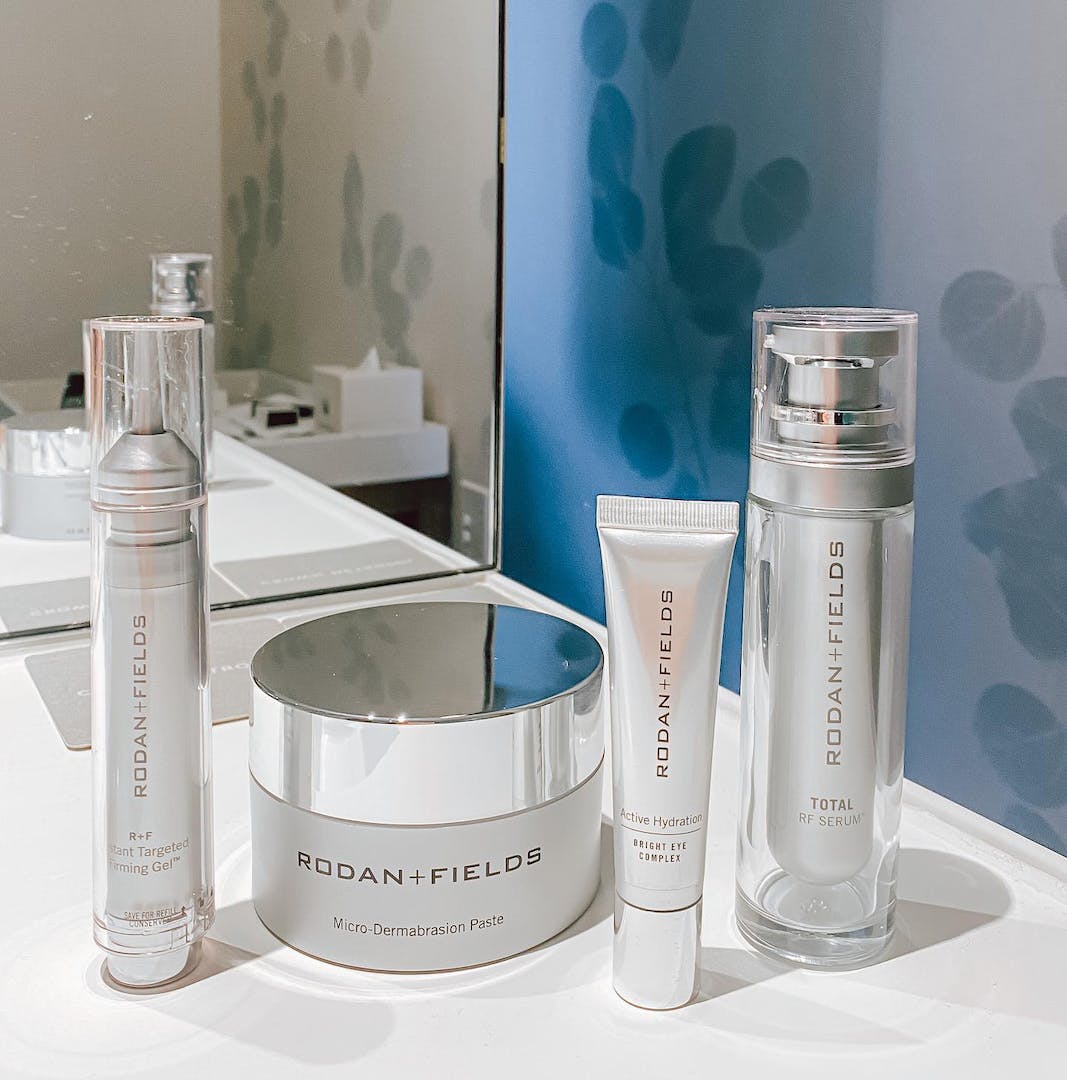 MedeiJen's tweet photo. Enhancement Line Up - Instantly firm, tighten + smooth for a youthful look in just 5 minutes*, plus further reduce visible signs of aging in targeted area in just 4 weeks! https://t.co/b6cJHm8Fp9 https://t.co/sxhJFSwCGh