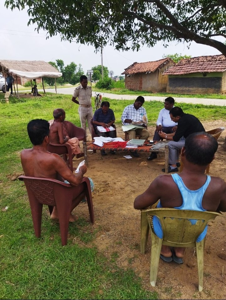 PRDJSR's tweet photo. पथ निर्माण विभाग के परियोजना बेगनाडीह से पोटका पथ एवं कोवाली से डुमरिया पथ के चौड़ीकरण एवं मजबूतीकरण हेतु भूमि अधिग्रहण से प्रभावित रैयतों से मुआवजा भुगतान संबंधी आवेदन प्राप्त करने एवं आवश्यक स्थल जांच हेतु मौजा- निश्चिंतपुर में कैम्प का आयोजन किया गया ।  @DCEastSinghbhum https://t.co/OTVqpX3Eta