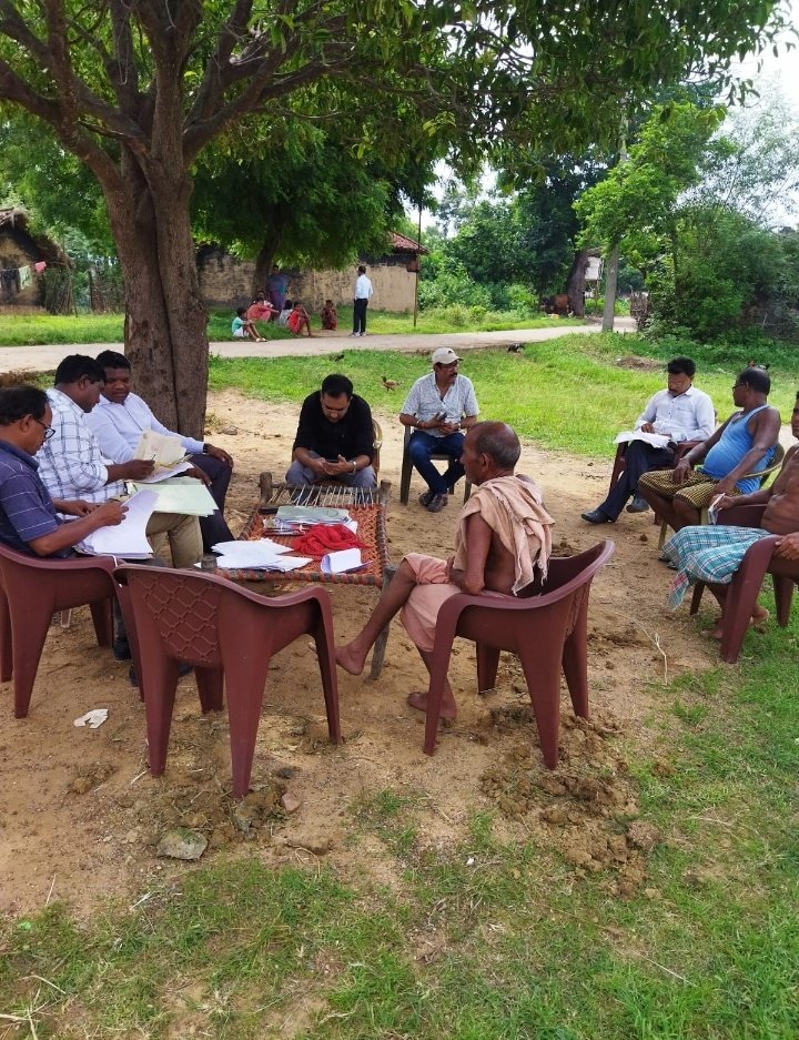 पथ निर्माण विभाग के परियोजना बेगनाडीह से पोटका पथ एवं कोवाली से डुमरिया पथ के चौड़ीकरण एवं मजबूतीकरण हेतु भूमि अधिग्रहण से प्रभावित रैयतों से मुआवजा भुगतान संबंधी आवेदन प्राप्त करने एवं आवश्यक स्थल जांच हेतु मौजा- निश्चिंतपुर में कैम्प का आयोजन किया गया ।  <a href="/DCEastSinghbhum/">DC EastSinghbhum</a>