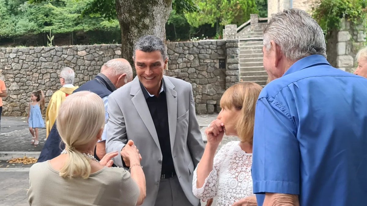 EricPAUGET1's tweet photo. Quel plaisir de retrouver les Courmians, et leur maire, mon ami @richard_thiery pour leur fête patronale de la #SaintFélix.
L'occasion d'honorer nos héros🇫🇷, de célébrer nos #traditions, de rompre le pain ensemble🥖et de faire la fête toutes générations confondues 👶👵.

#Courmes https://t.co/gWD863mqhe