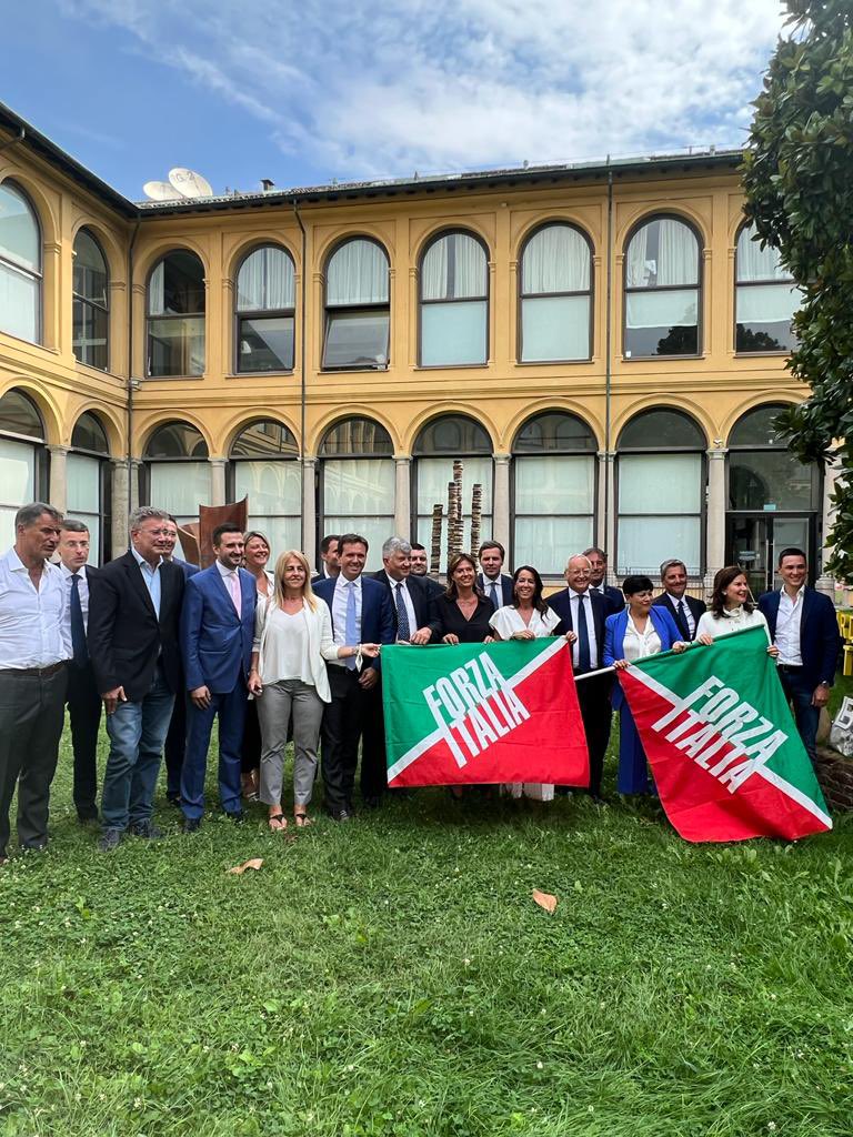 LiciaRonzulli's tweet photo. Prontissimi a questa nuova sfida! Spediti verso il 25 settembre!
Forza, Forza Italia! 🇮🇹 https://t.co/UmxCoi80gE