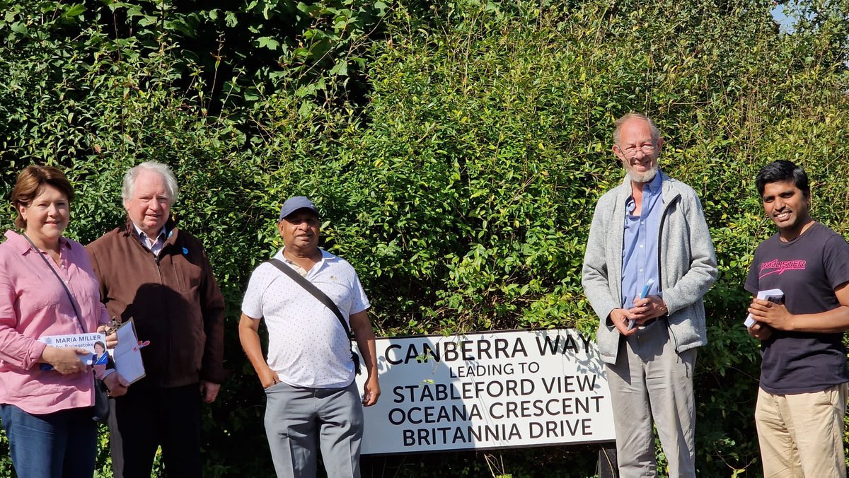 MariaMillerUK's tweet photo. Out today with the @BSKconservative team in #HatchWarren and #Beggarwood Great to speak to so many people enjoying the Bank Holiday weekend sunshine. And a warm welcome to the residents I met who are newly arrived in the Basingstoke area. https://t.co/eNRvNawxci