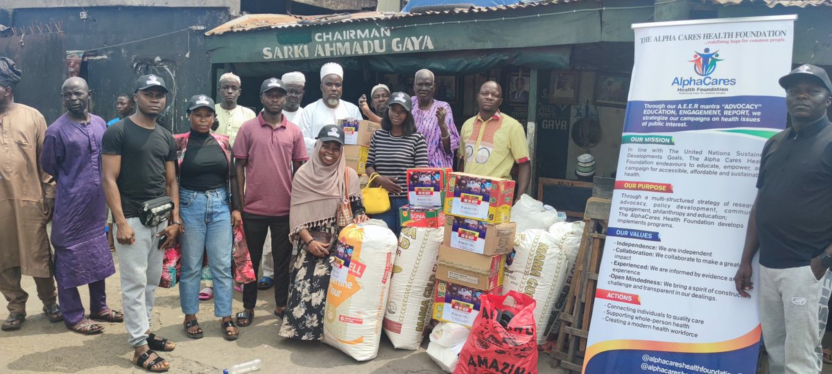 AlphacaresF's tweet photo. laundry soaps, clothes, shoes, caps, among other items to the less privileged in Okobaba. The walking aids were also promised to be delivered to the cripples before the end of the week. https://t.co/SckQaM8DMo