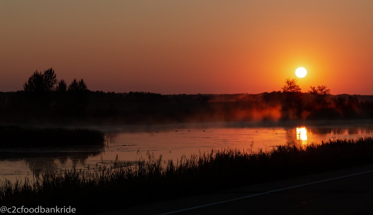 c2cfoodbankride's tweet photo. Say what you will...prairie sunrises and sets take second place to nowhere else.

#c2cfoodbankride #supportyourlocalfoodbank #supportcanadianagriculture #thisisour🇨🇦 https://t.co/qWKO2JyYIq
