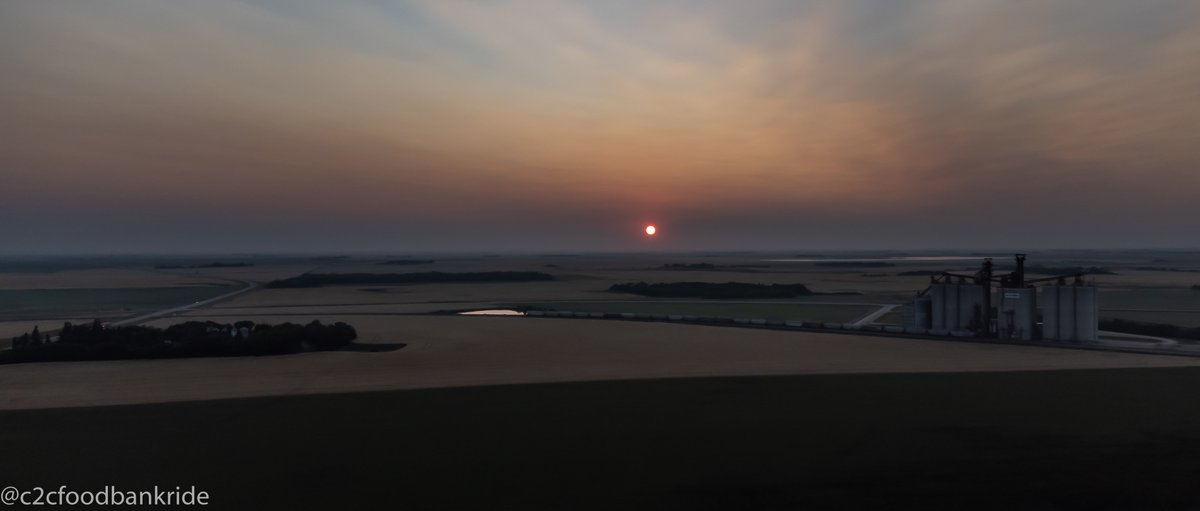 c2cfoodbankride's tweet photo. Say what you will...prairie sunrises and sets take second place to nowhere else.

#c2cfoodbankride #supportyourlocalfoodbank #supportcanadianagriculture #thisisour🇨🇦 https://t.co/qWKO2JyYIq