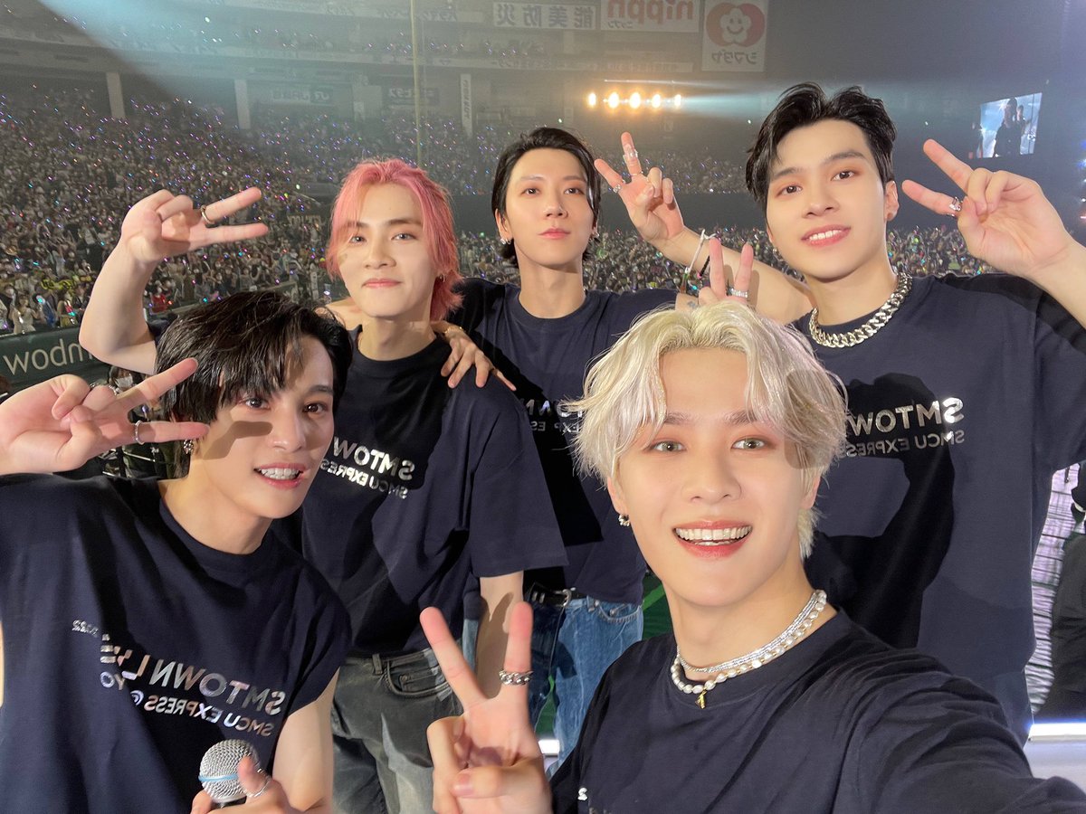 ketprabon's tweet photo. WayV in SMTOWNTokyo Dome 20220827 | Fancams, Previews, and Moments thread https://t.co/s4BvgTLwdl