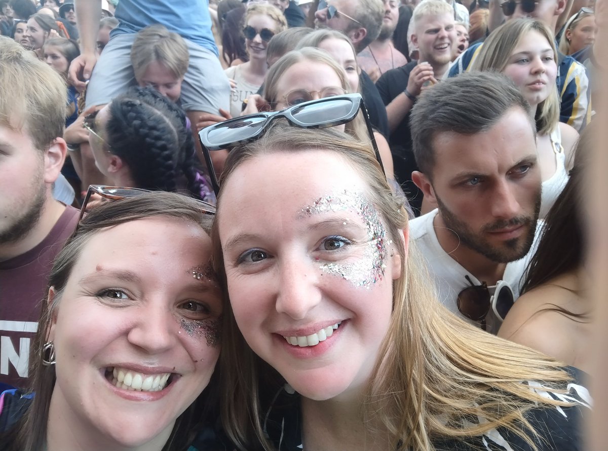 19 years since my last Leeds Festival, I've missed you! Loving the vibe with <a href="/elleroserox/">Ellie Rose</a>