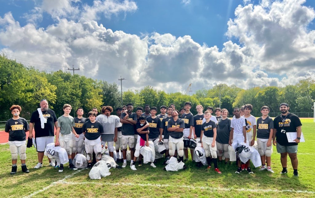 BoysKrueger's tweet photo. Great day for a joint practice on a SATURDAY for our team and @edwhiteneisd! Seeing both teams work to improve together is what it’s all about! 🏈🔥@CoachJGarciaIII @CoachBueno4_13 @coachperez27 @NeisdAthletics #NEISDStrong #RootEdKrueger #FalconFootball https://t.co/dehEqU4Ovn