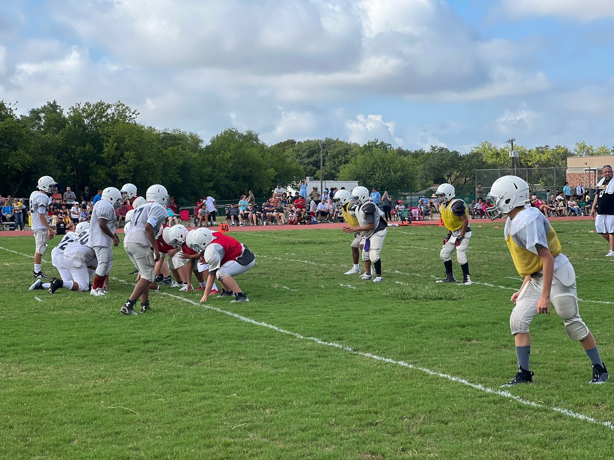BoysKrueger's tweet photo. Great day for a joint practice on a SATURDAY for our team and @edwhiteneisd! Seeing both teams work to improve together is what it’s all about! 🏈🔥@CoachJGarciaIII @CoachBueno4_13 @coachperez27 @NeisdAthletics #NEISDStrong #RootEdKrueger #FalconFootball https://t.co/dehEqU4Ovn