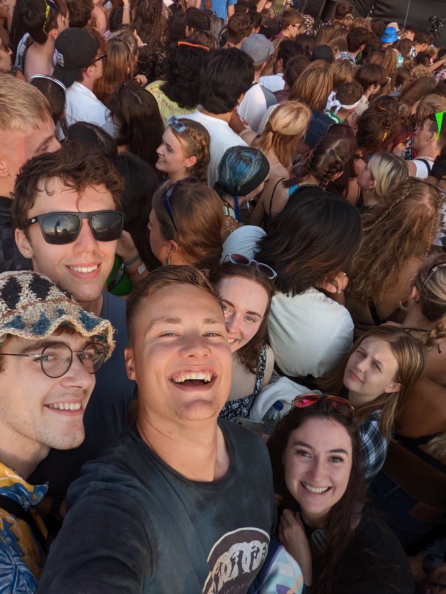 Ducking__Hell's tweet photo. Waiting for Wolf Alice, get us on the screeeen! #NoMusicOnADeadPlanet https://t.co/DjnXulFyGV