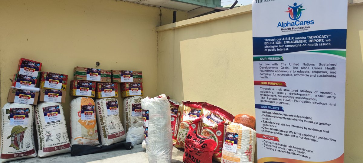 AlphacaresF's tweet photo. On this basis, AlphaCares Health Foundation decided to donate items that will make life easier for the inhabitants of Okobaba Destitute Home to assure the beggars that their health also matters, and the foundation cares about their wellbeing. https://t.co/YByCogrrxK