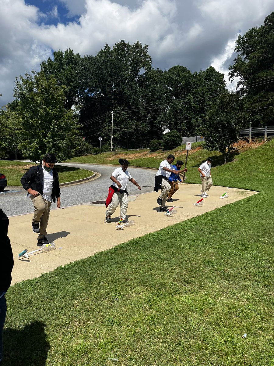 samantha_iTeach's tweet photo. These kids were reaching for the ✨ at @PaulDWestMiddle with the @iteachmakerbus 🚌. My heart always grows 3 times bigger on these special events. #makersgonnamake #stemeducation #innovation #makerbus https://t.co/ebcgKLHRPH