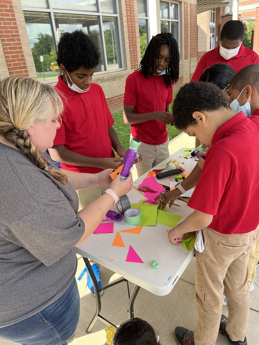 samantha_iTeach's tweet photo. These kids were reaching for the ✨ at @PaulDWestMiddle with the @iteachmakerbus 🚌. My heart always grows 3 times bigger on these special events. #makersgonnamake #stemeducation #innovation #makerbus https://t.co/ebcgKLHRPH