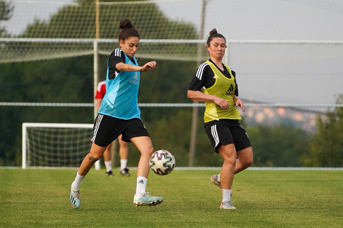 BJKKadinFutbol's tweet photo. Günün ikinci antrenmanını tamamladık. 🦅 https://t.co/Ith5telNc2