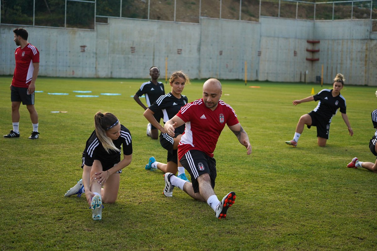 BJKKadinFutbol's tweet photo. Günün ikinci antrenmanını tamamladık. 🦅 https://t.co/Ith5telNc2