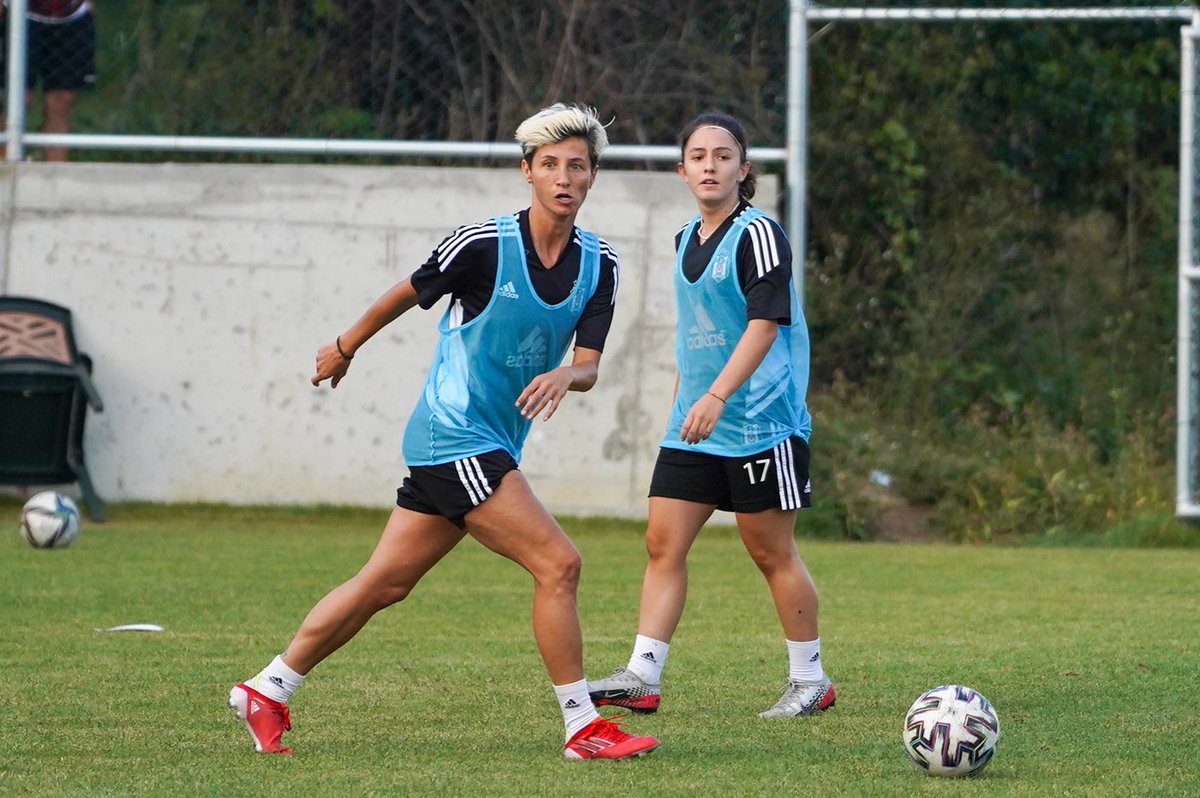 BJKKadinFutbol's tweet photo. Günün ikinci antrenmanını tamamladık. 🦅 https://t.co/Ith5telNc2