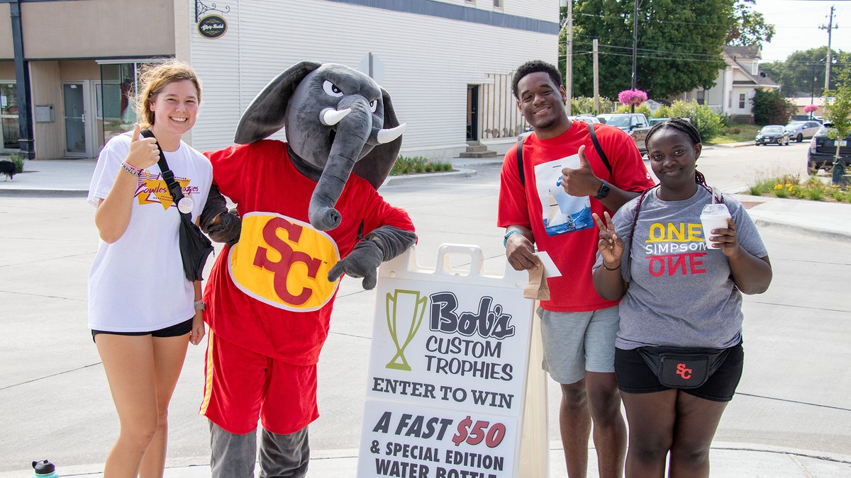 ThunderSCMascot's tweet photo. i had the best time shopping down town with my new friends! https://t.co/k4JgmgW6Jd