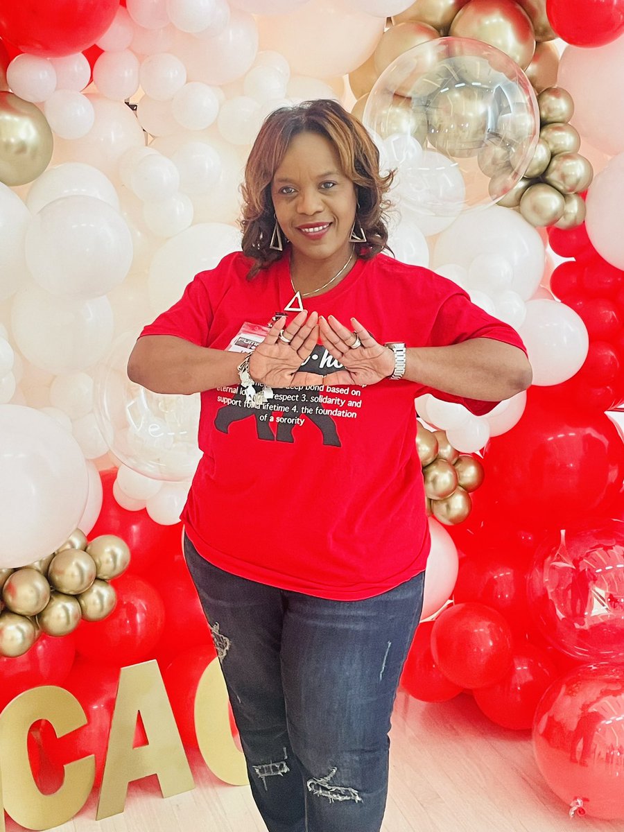 WardLadon's tweet photo. Spending this Saturday with my brilliant, brainy, and beautiful Sorors of Delta Sigma Theta Sorority, Inc. #DeltaGirls #DST #NHCAC https://t.co/HvG6xs1TYf