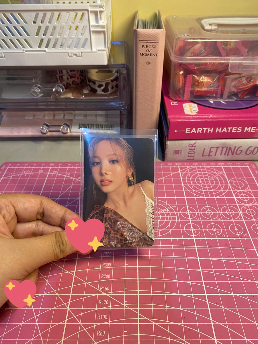 thv_bangtanO7's tweet photo. :¨·.·¨:
`·. #maecymails
💌from: @R1RIC4RTZ
#RIRIPROOFS 🎀
— pretty nayeon is home! Thank you so much for packing it well and luv the freebies😘 till our next budol!!!💗 https://t.co/vvz4urV1dd