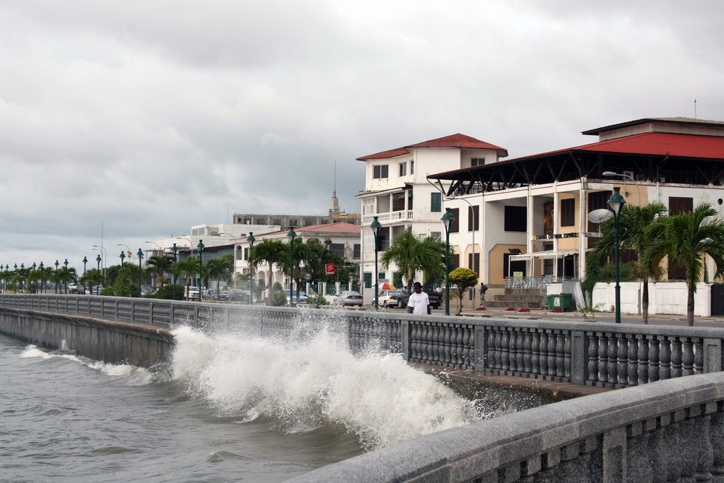 Paseo marítimo de mi ciudad, Bata. ¿Te pensabas que era Hondarribi o qué?

#Bata
#GuineaEcuatorial 
#Africa 
#Hondarribi