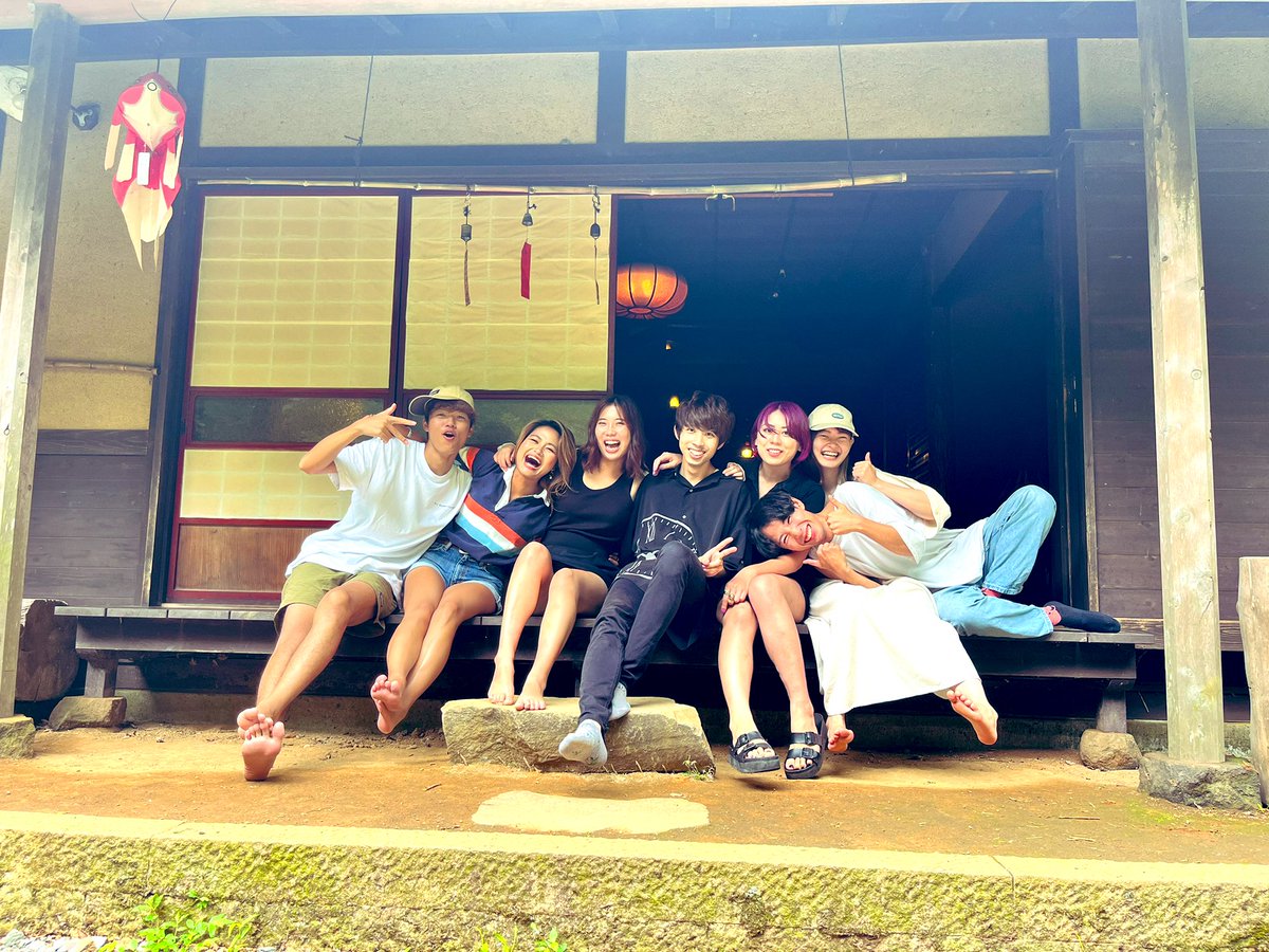 ノマド家8月生まれ合同誕生日会で、伊豆旅行に行ってきました🛩旅館を貸し切ってカラオケしたり、卓球したり、死ぬほどお酒を飲んでケーキを顔面に塗りつけたり、本当に素敵な思い出を有難う❣️楽しすぎたからまだ余韻…🫣😊🧚‍♂️✨✨✨