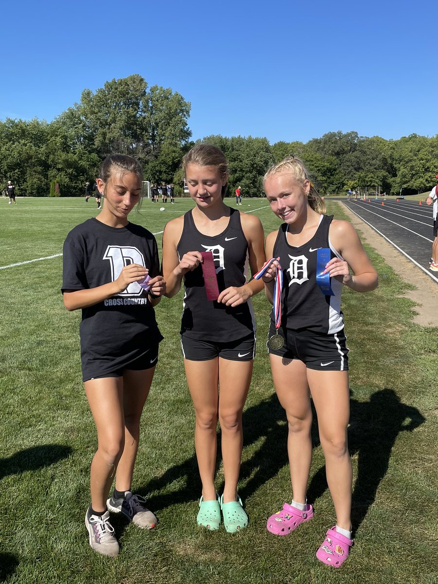DalevilleHSXC's tweet photo. Boys and girls award winners at Wapahani Invitational. https://t.co/ms4Q0gaOG8