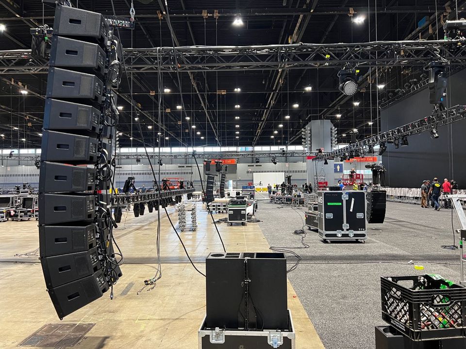 MartinAudioLtd's tweet photo. As our #RigsAtGigs competition comes to a close, thank you to everyone who has shared their photos over the summer season. The competition might be over, but we love to see what you're up to worldwide, so please keep posting! Here are a few of our favourites... #MartinAudioLive https://t.co/h9SiKfkdXX