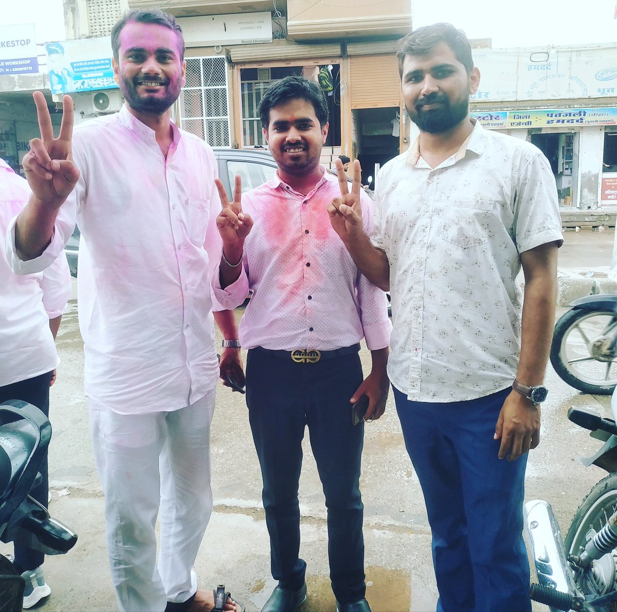 राजकीय विधि महाविद्यालय चूरू से भाई दिव्यांश भावसिंहका 28 वोट से जीतकर छात्रसंघ अध्यक्ष बनने पर बहुत बहुत बधाई व शुभकामनाएं।
<a href="/Rohitku93924330/">Adv.Rohit kumawat</a> के संघर्ष की जीत।
✌️✌️✌💐💐