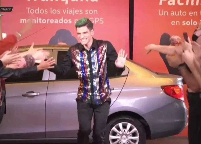 Nelson viendo lo famose que es en Twitter y como lo amamos tanto para hacerlo tendencia: 

NELSON TRIUNFANDO
#NelsonEnConcierto