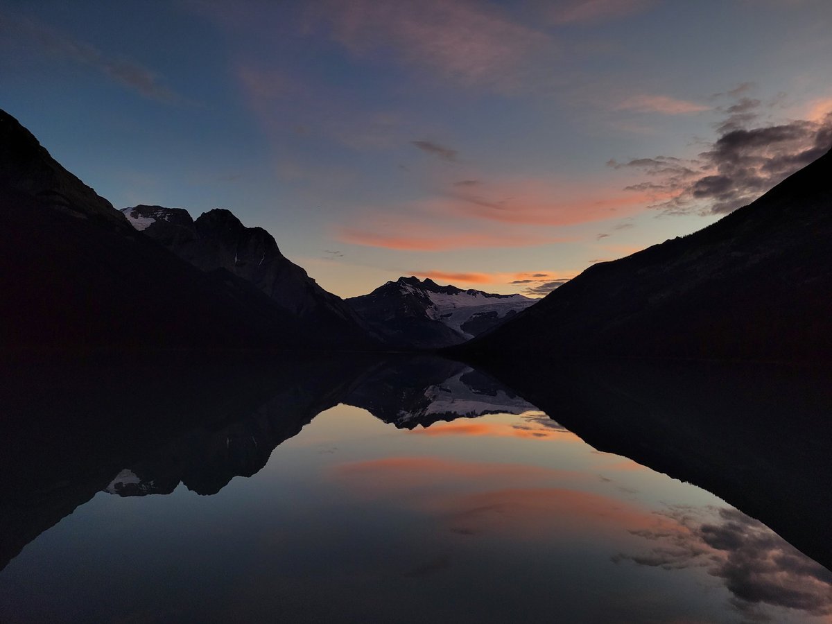 realjadebateman's tweet photo. @brittlestar @andrewphung Sunset over Glacier Lake, Alberta
Aug 5, 2022 https://t.co/K74bkg0hrk