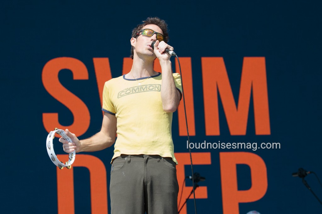 LoudNoisesMag's tweet photo. @SWIM_DEEP great set earlier today @VictoriousFest https://t.co/hef6JtaXF5