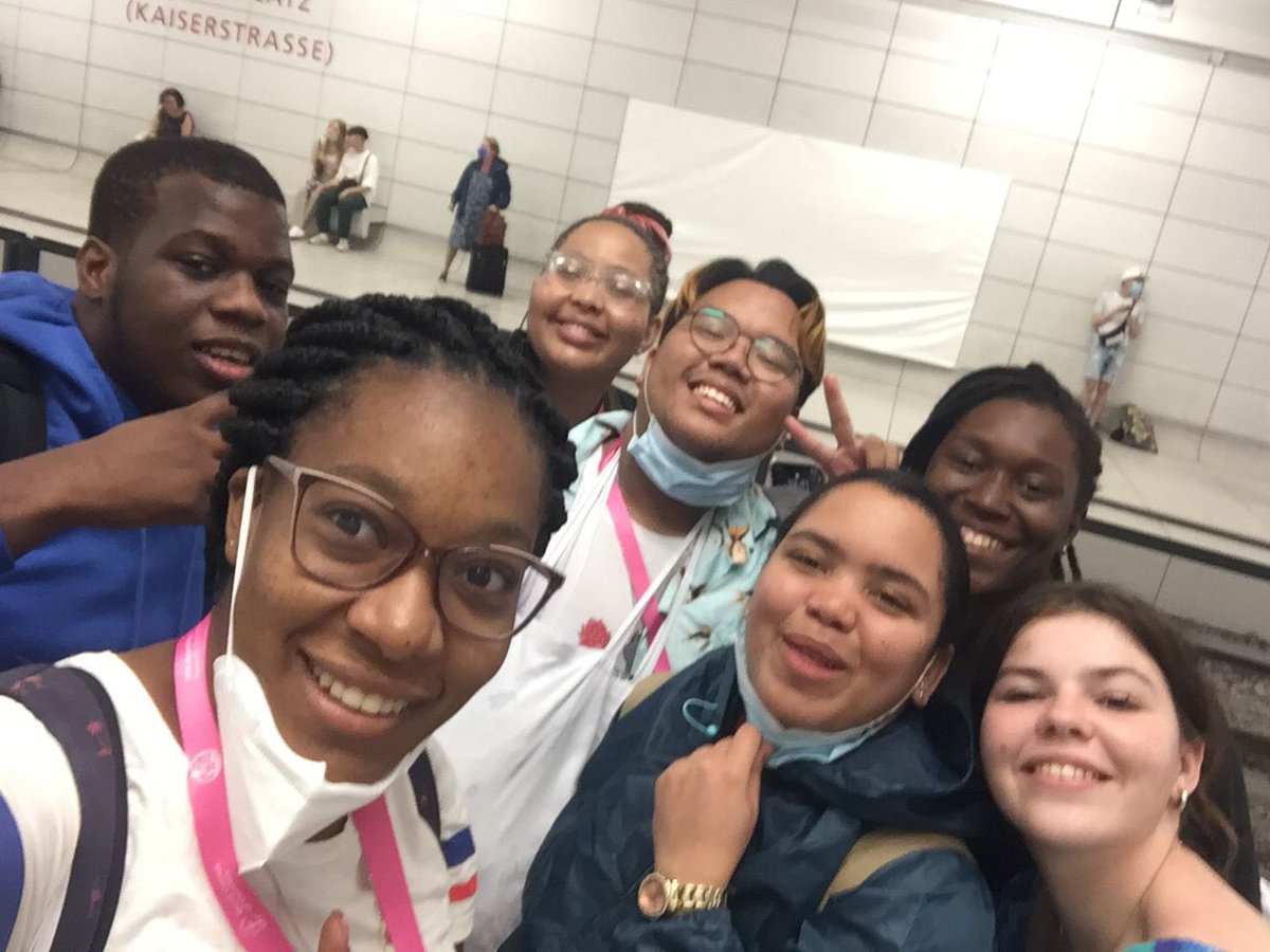 Pob hwyl i <a href="/gwen_aeron/">Gwen Down</a> sy’n stiwardio yng Nghymanfa Cyngor Eglwysi’r Byd yn Yr Almaen am y bythefnos nesa’