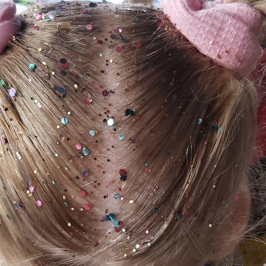 CannockWalkinSt's tweet photo. Who doesn't love a bit of sparkle, right? 
So why not sparkle at the seaside 😉 
K's Glamorous Glitter Body Art will be at the Beach Party event tomorrow with all things that glitter and sparkle - face, body and hair can all be jazzed up by Krissy
#BeachParty #celebratecannock https://t.co/SmgbMtP1fn