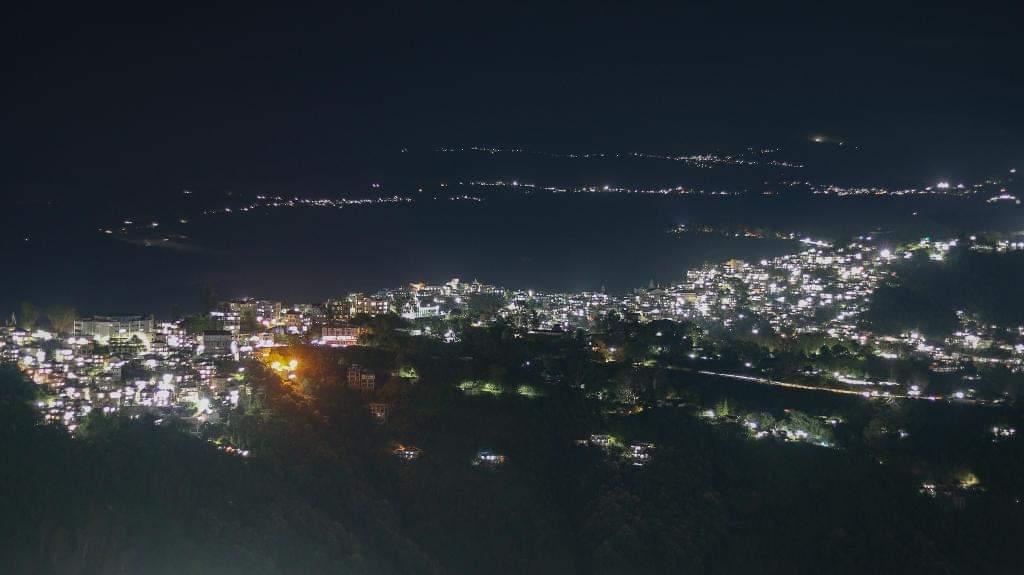 mizoraminsta's tweet photo. Aizawl northern side
.
.
Pic credit ๐ท @francis_l_sailo
.
.
.
#aizawl #aizawlnightscene #nightview #nightsky #cityscape #city #zawlkhawpui #night #zan #aizawlnightview #falklandveng #zemabawk https://t.co/6jxOBhfYqG