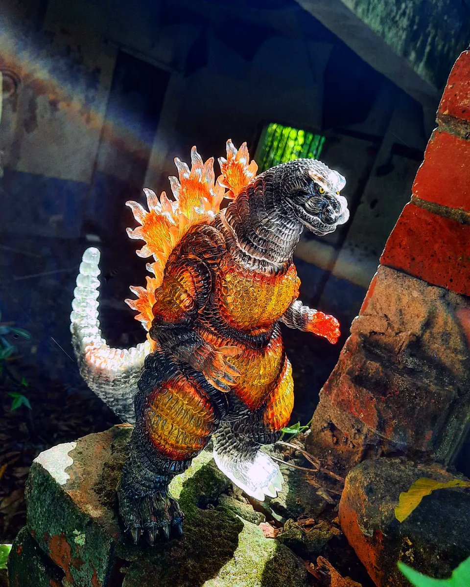 guoruifeng9's tweet photo. 夏季的尾巴 🏚🌳
#赤目天使 #godzillatoys #godzilla #gojira #sofubitokyo #sofubi #softvinyl #vinyltoys #designtoys #arttoy #kaiju #哥吉拉 #哥斯拉 #怪獸 https://t.co/lrb3JHGjFU